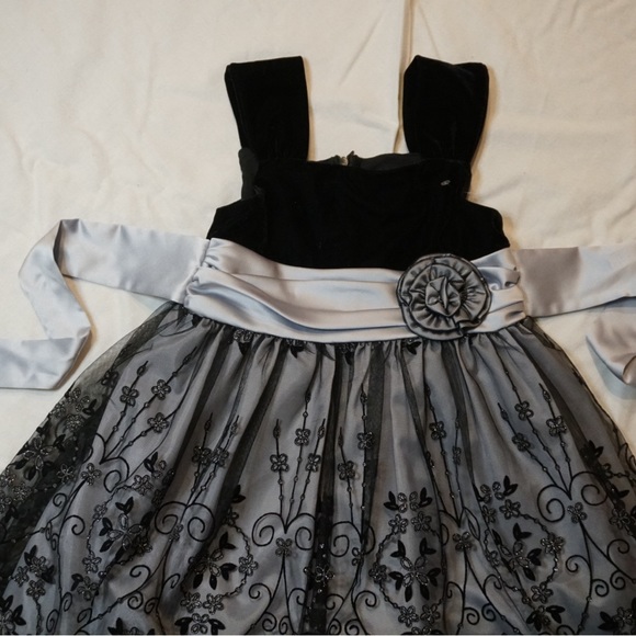 Velvet black dress for kids. - Picture 3 of 6